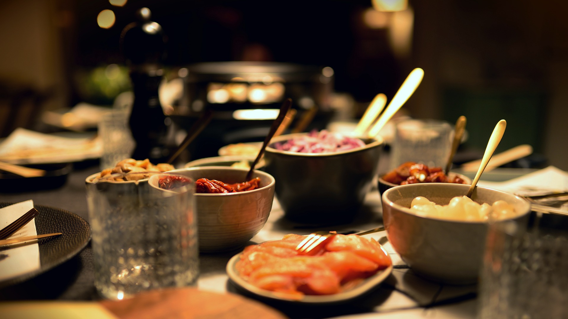 Créez votre logo unique et votre charte graphique élégante pour un restaurant haut de gamme.